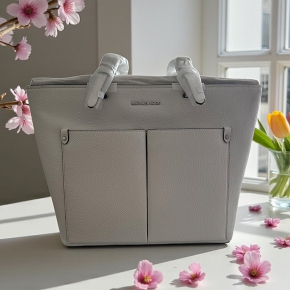 Michael Kors Jet Set Tote - Picture 1 of 9